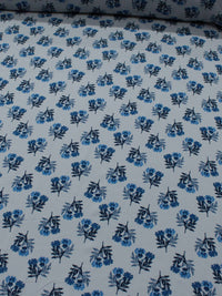 Tecido Viscose Estampa Floral Tons de Azul e Branco