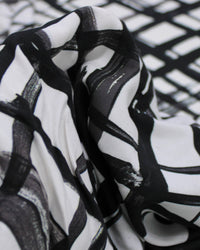Tecido Viscose Italiano Multi Quadriculado Irregular Preto e Offwhite