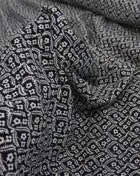 Tecido Crepe de Viscose Italiano Flores entre Ramos Creme e Preto