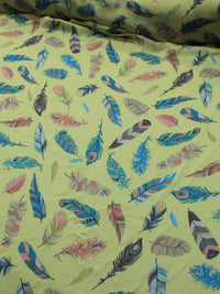 Tecido Crepe Silk Penas Coloridas e Amarelo
