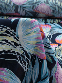 Tecido Viscose Texturizada Estampa Água-viva Rosa Azul e Preto