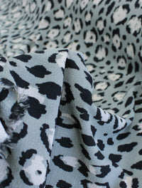 Tecido Crepe Bubble com Elastano Animal Print Tons de Cinza