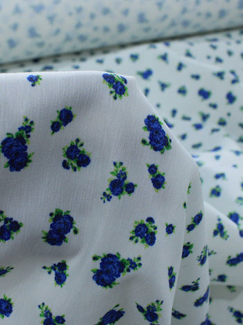 Tecido Sarja Mista com Elastano Micro Rosas Azul e Branco