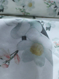 Tecido Sarja Mista com Elastano Flores Brancas e Branco