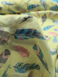 Tecido Crepe Silk Penas Coloridas e Amarelo