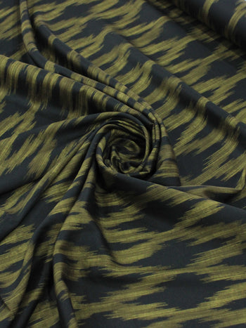 Tecido Crepe Italiano Chevron Desfocado Verde e Preto