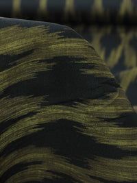 Tecido Crepe Italiano Chevron Desfocado Verde e Preto