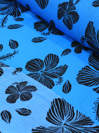 Tecido Crepe Chiffon Italiano Texturizado Flores Azul e Preto