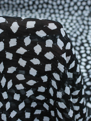 Tecido Crepe Chiffon Italiano Pingos Preto e Branco