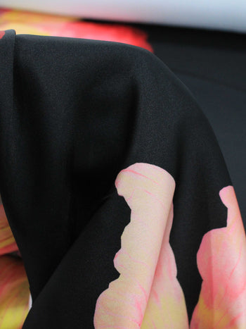 Tecido Crepe Italiano Maxi Flores Colorido e Preto