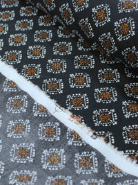 Tecido Viscose Italiano Micro Simbolos Tons Terrosos e Preto