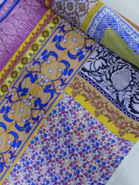 Tecido Viscose Italiano Estampa de Lenço Colorido e Branco