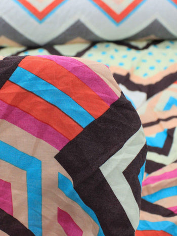 Tecido Viscose Estampa Chevron Etnico Bege Laranja e Preto