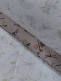 Tecido Sarja Mista com Elastano Flores e Libelulas Rosa Quartzo