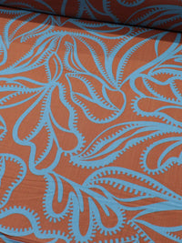 Tecido Viscose Texturizada Folhagem Abstrata Terracota e Turqueza