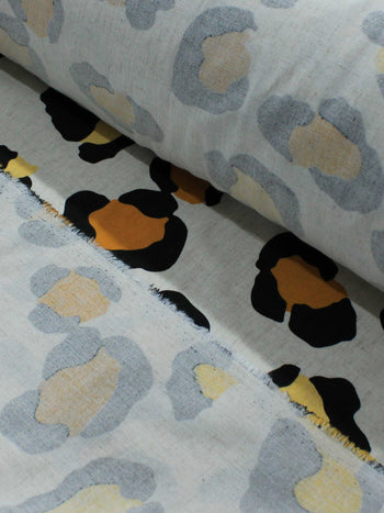 Tecido Linho Misto Leve Macro Animal Print Laranja Amarelo e Cru