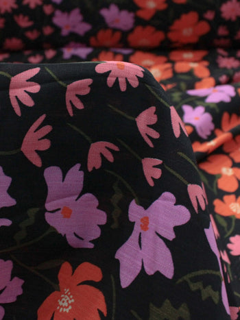 Tecido Viscose Texturizada Estampa Flores Rosa Laranja e Preto