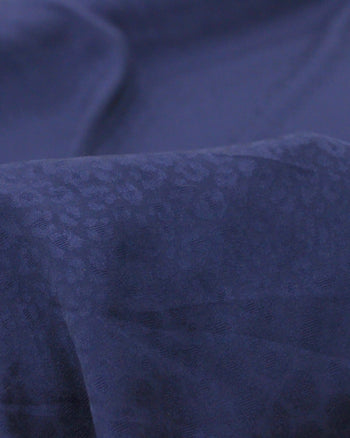 Tecido Crepe Brocado Animal Print Azul Marinho
