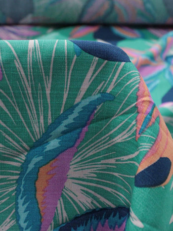 Tecido Viscose Texturizada Folhagem e Tucanos Rosa e Verde