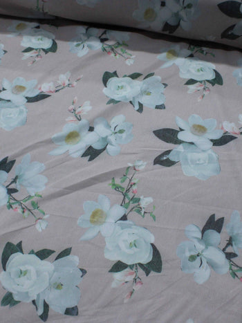 Tecido Sarja Mista com Elastano Flores Brancas e Rosa