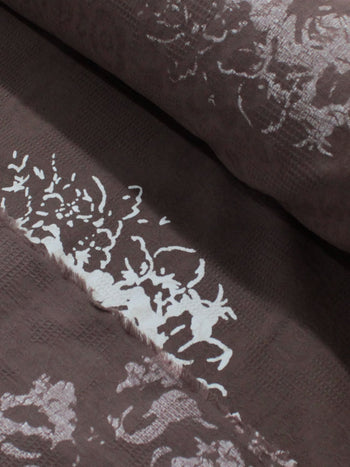 Tecido Jacquard Fino Flores Marrom