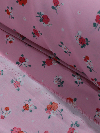 Tecido Viscose Micro Flores Vermelho Branco e Rosa Iogurte