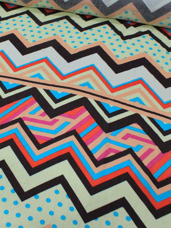 Tecido Viscose Estampa Chevron Etnico Bege Laranja e Preto