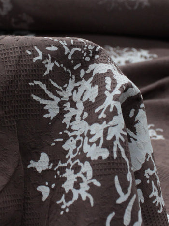 Tecido Jacquard Fino Flores Marrom