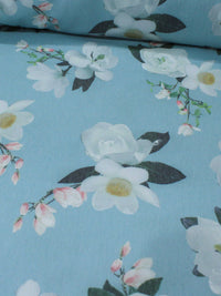 Tecido Sarja Mista Com Elastano Flores brancas e Azul Claro