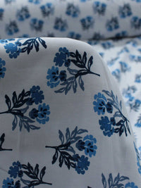 Tecido Viscose Estampa Floral Tons de Azul e Branco