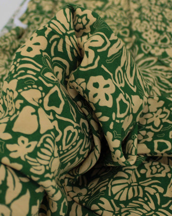 Tecido Crepe de Viscose Italiano Folhas Abstratas Creme e Verde Oliva