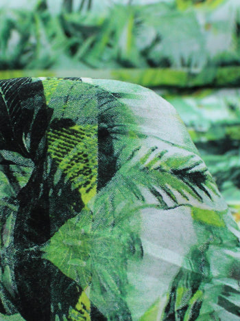 Tecido Viscose Estampa Folhas e Barrado Horizontal Tons de Verde