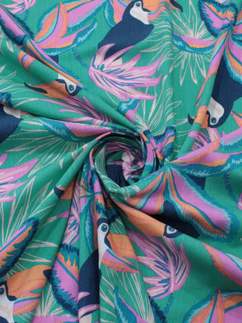 Tecido Viscose Texturizada Folhagem e Tucanos Rosa e Verde