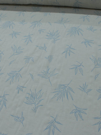 Tecido Linho Misto Camisaria Folhagens Azul Claro e Cru
