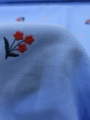 Tecido Cambraia de Algodão Bordada Flores Vermelha e Azul