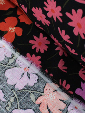 Tecido Viscose Texturizada Estampa Flores Rosa Laranja e Preto