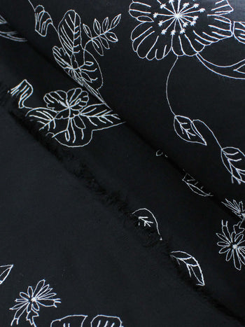 Tecido Alfaiataria de Viscose Bordada Floral Branco e Preto