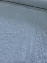 Tecido Cambraia de Algodão Bordada Flores e Ramos Branco