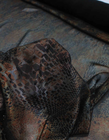 Tecido Crepe Chiffon com Foil Animal Print Preto