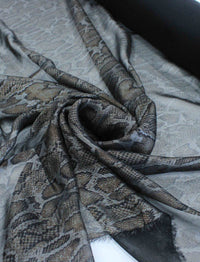 Tecido Crepe Chiffon com Foil Animal Print Cobra Preto