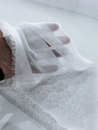 Tecido Crepe Chiffon com Foil Animal Print Classico Prata