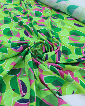 Tecido Viscose Italiana Meia Lua Tons de Verde e Rosa
