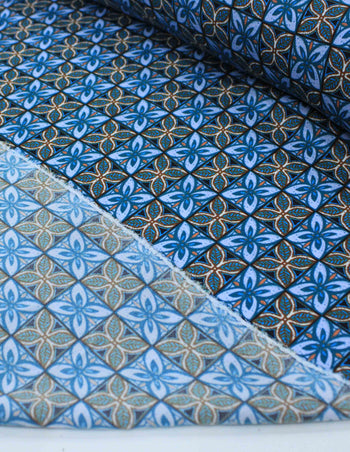 Tecido Crepe Salinas Italiano Floral Geométrico Tons de Azul