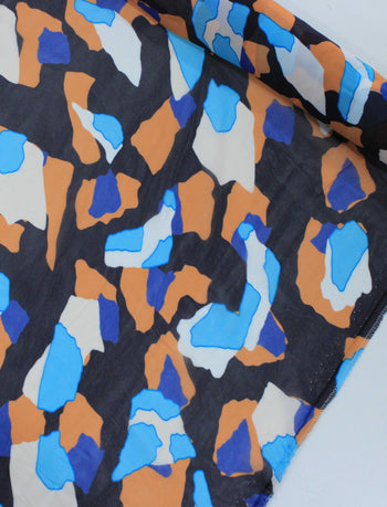 Tecido Crepe Chiffon Italiano Desenho Abstrato Tons de Azul e Argila