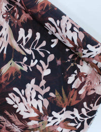 Tecido Crepe Salinas Italiano Flores Abstratas Tons Terrosos