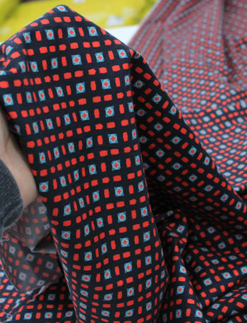 Tecido Tricoline Italiano Geométrico Vermelho, Azul e Preto