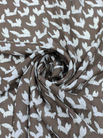 Tecido Crepe Acetinado Animais Marrom