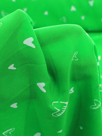 Tecido Crepe GGT Corações Verde e Branco