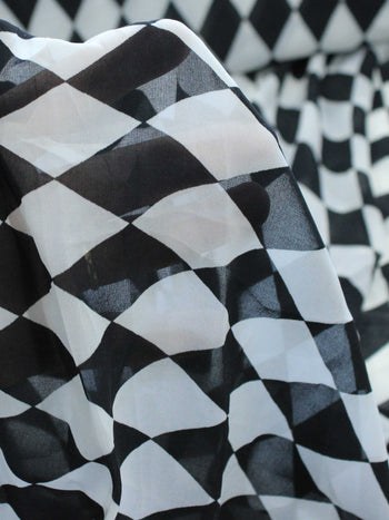 Tecido Crepe Chiffon Losangos Preto e Branco