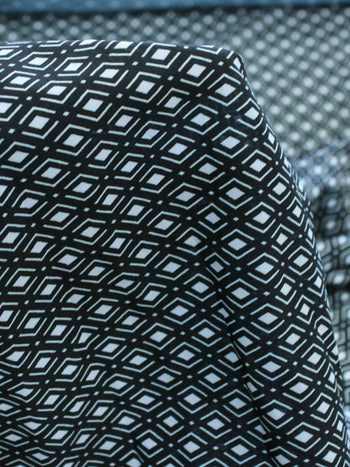 Tecido Crepe GGT Micro Losangos Preto e Branco